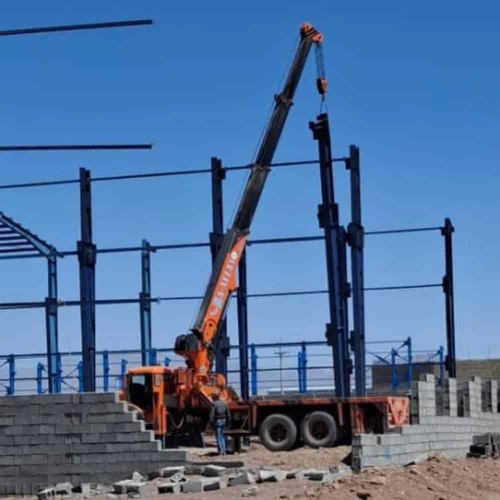 تنفيذ خدمات الرافعات من ثلاثة طن إلى 50 طن